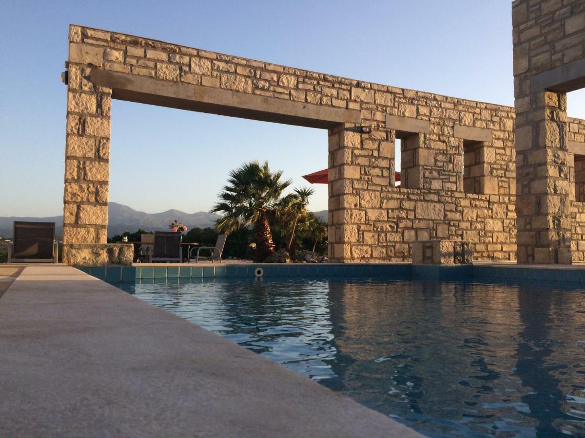 Villa Ypsilon Karotí Exteriör bild