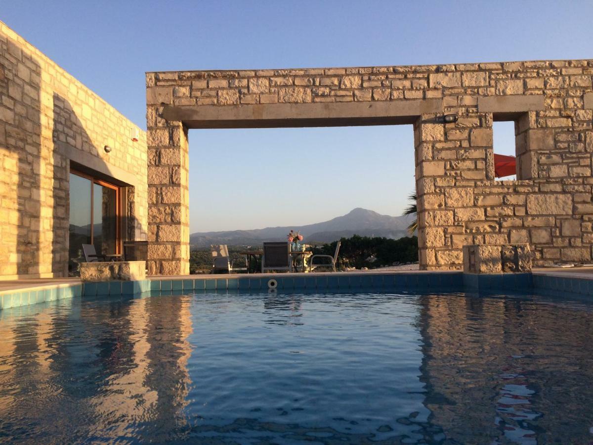 Villa Ypsilon Karotí Exteriör bild