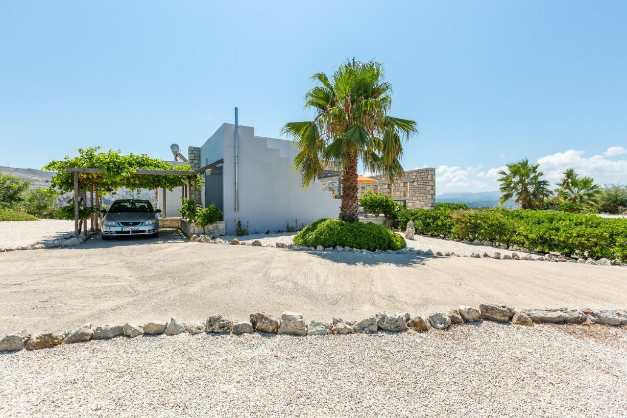 Villa Ypsilon Karotí Exteriör bild