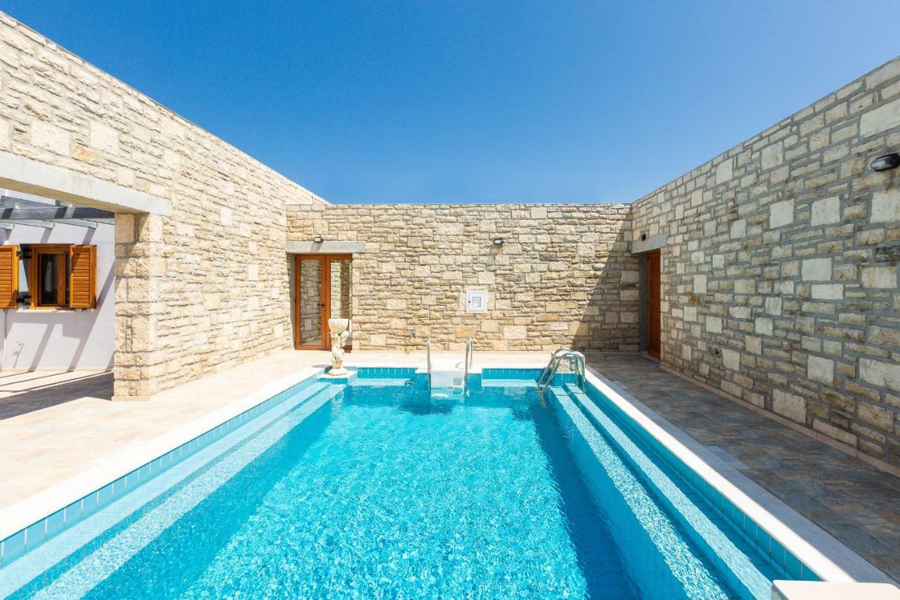 Villa Ypsilon Karotí Exteriör bild