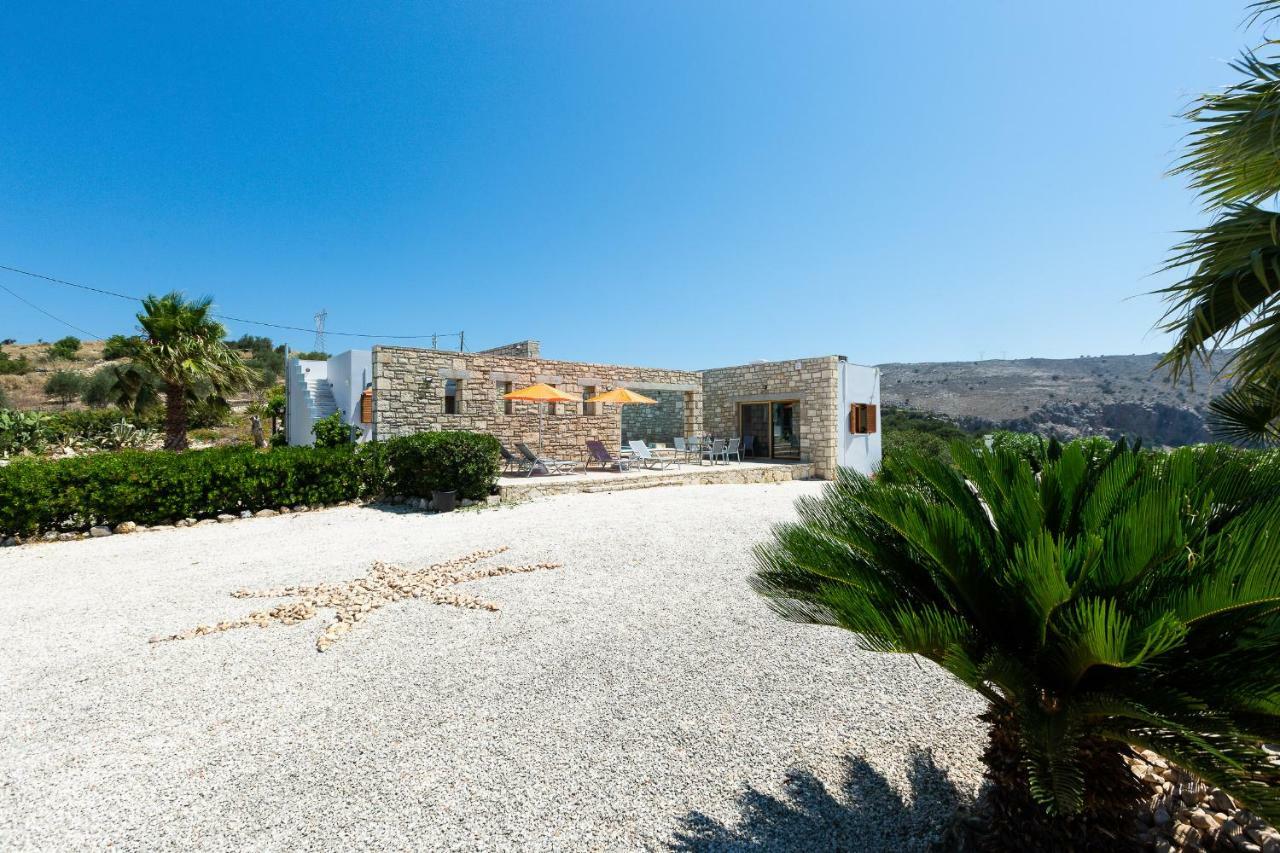 Villa Ypsilon Karotí Exteriör bild