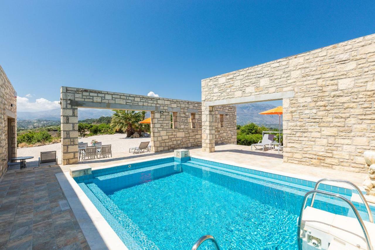 Villa Ypsilon Karotí Exteriör bild