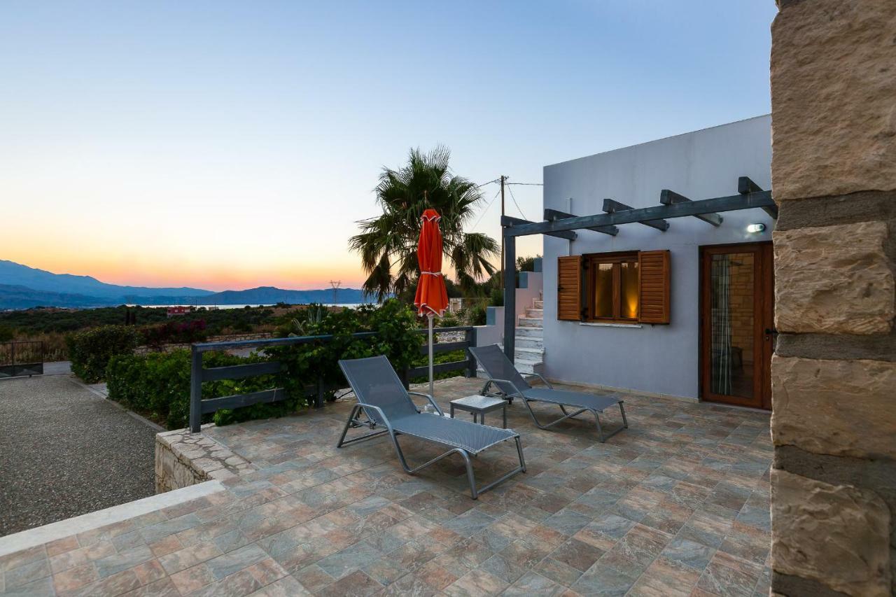 Villa Ypsilon Karotí Exteriör bild